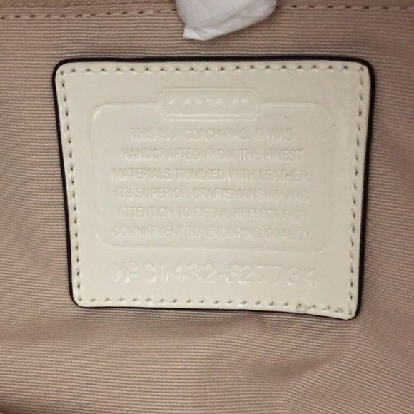 BNWT! Coach purse and gloves!! 👛🧤 - Picture 3 of 4
